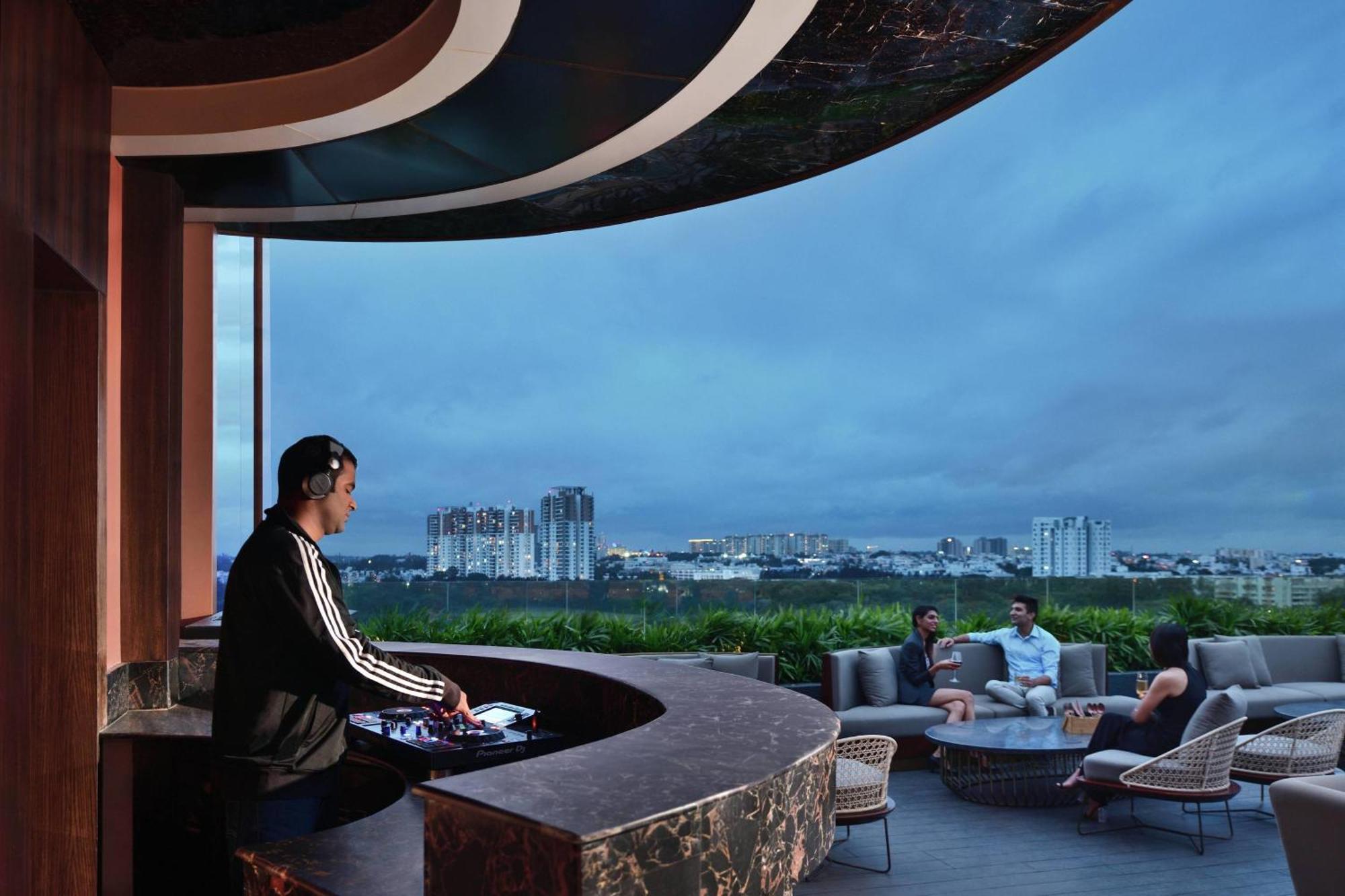 Hotel Courtyard By Marriott Bengaluru Hebbal Esterno foto