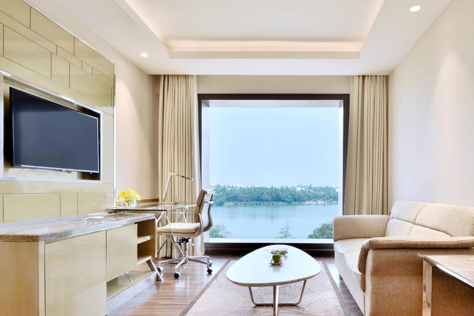 Hotel Courtyard By Marriott Bengaluru Hebbal Esterno foto